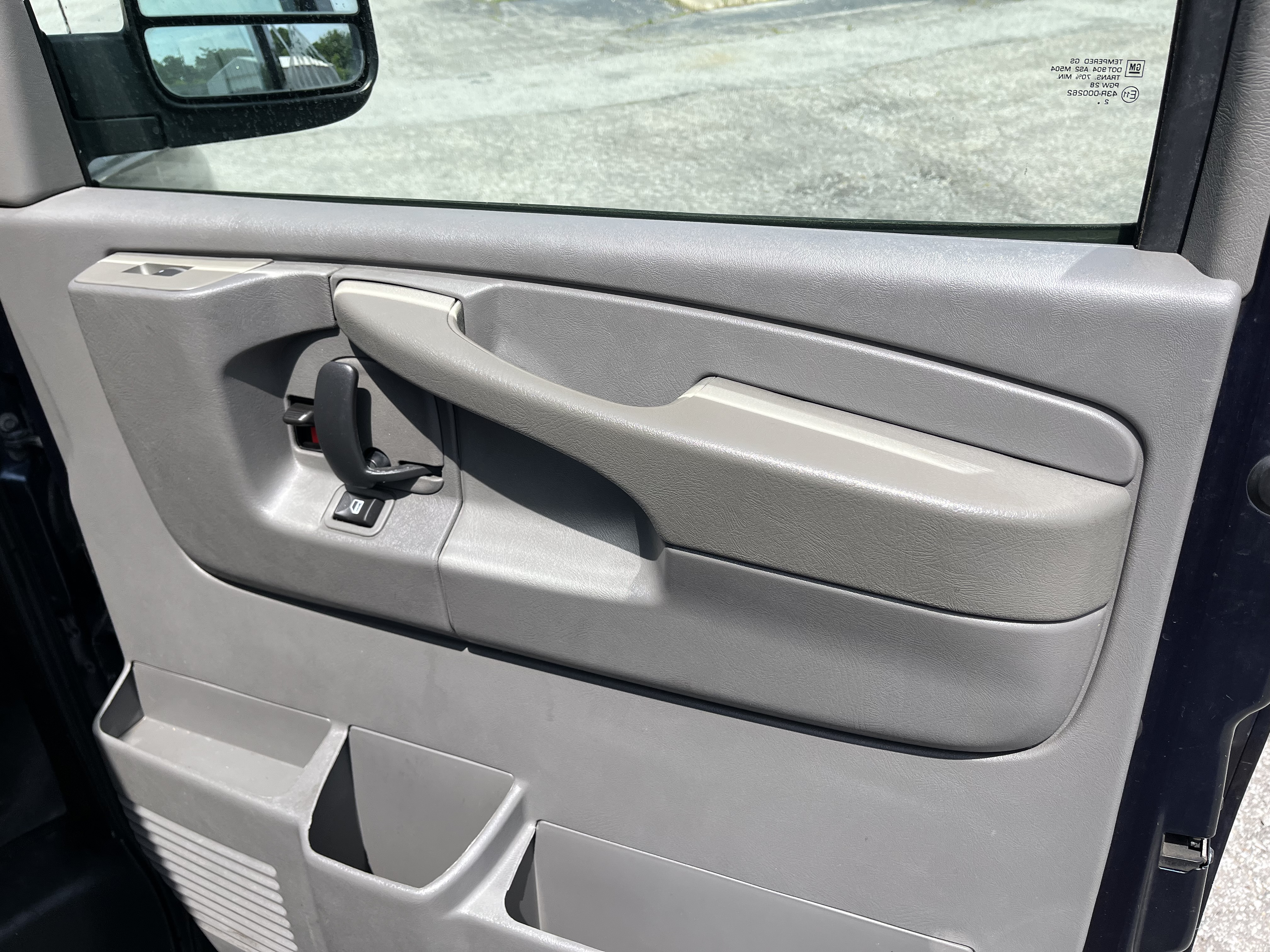 Used 2013 Chevrolet Express 2500 RWD image 11