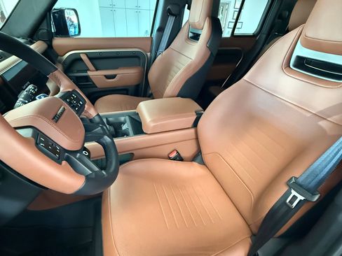 Used 2025 Land Rover Defender 110 OCTA image 16