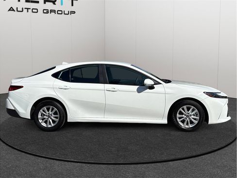Used 2025 Toyota Camry LE image 10