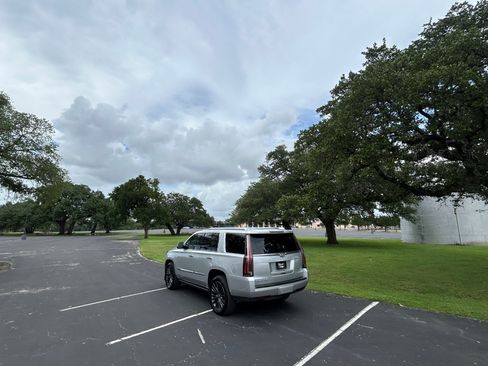 Used 2017 Cadillac Escalade 2WD Platinum image 6
