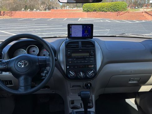 Used 2004 Toyota RAV4 image 15