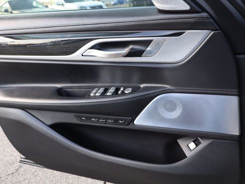 Used 2021 BMW 750i xDrive image 20