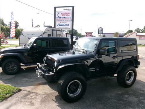 Used 2016 Jeep Wrangler 4WD Sport image 18