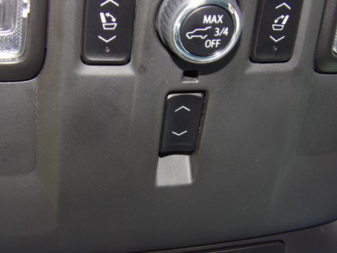Used 2025 Chevrolet Tahoe 2WD Premier image 38