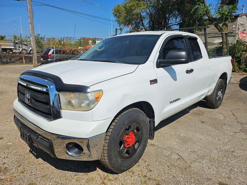 Used 2013 Toyota Tundra image 1