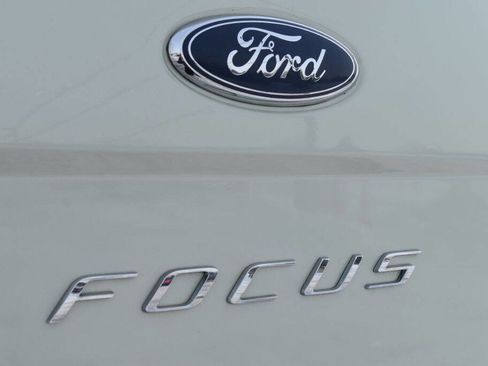 Used 2011 Ford Focus SE image 5