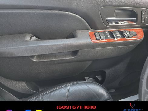 Used 2012 Chevrolet Avalanche 4x4 LTZ image 10