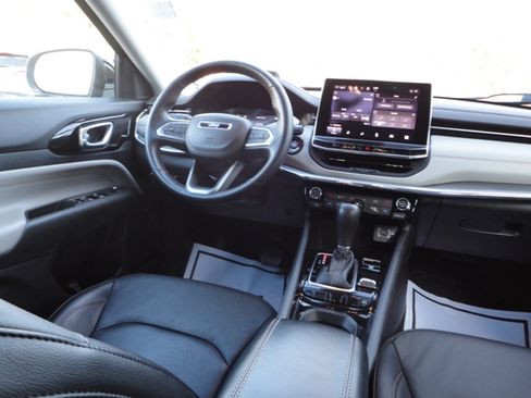 Used 2022 Jeep Compass Limited image 19