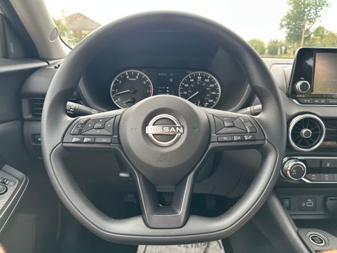 Used 2025 Nissan Sentra S FWD image 9