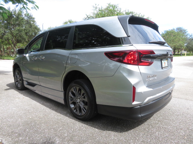 Used 2026 Honda Odyssey Touring image 12