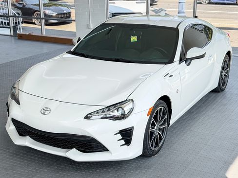 Used 2017 Toyota 86 UNAVAIL RWD image 3