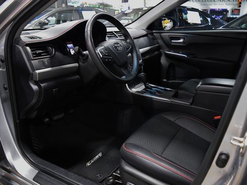 Used 2016 Toyota Camry SE image 15