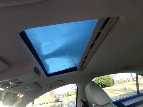 Used 2011 Volkswagen Jetta TDI SE image 14