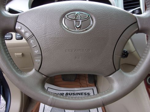 Used 2006 Toyota Highlander 4WD Limited V6 w/ 3rd Row image 14