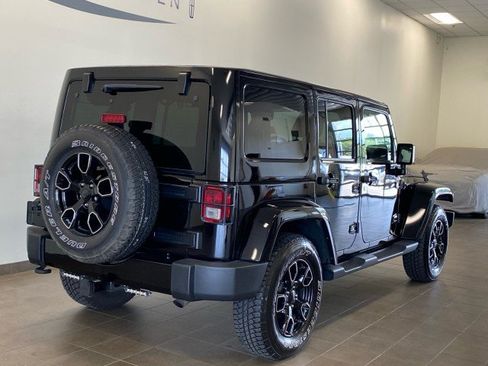 Used 2017 Jeep Wrangler Unlimited Sahara AWD/4WD image 7
