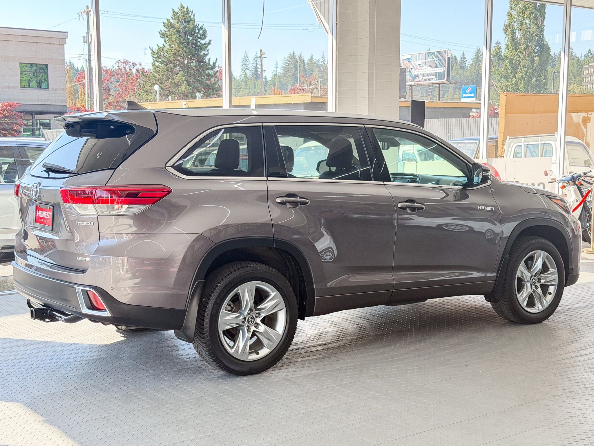 Used 2019 Toyota Highlander AWD Hybrid image 4
