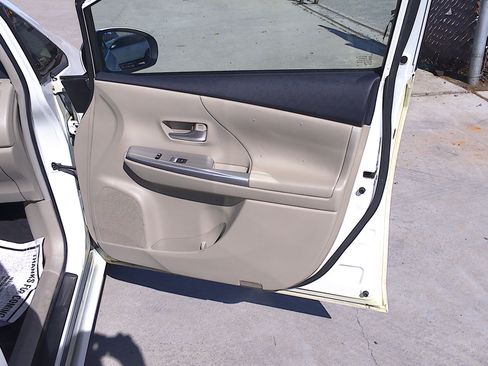 Used 2012 Toyota Prius V image 11