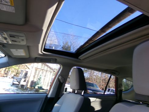 Used 2013 Toyota RAV4 XLE image 14