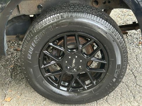 Used 2012 Nissan Frontier 2WD Crew Cab image 23