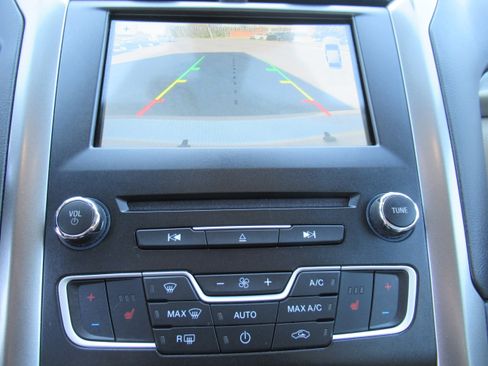 Used 2017 Ford Fusion SE image 12