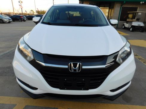 Used 2017 Honda HR-V EX image 3