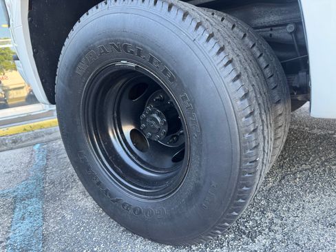 Used 2003 Ford F350 XL image 12