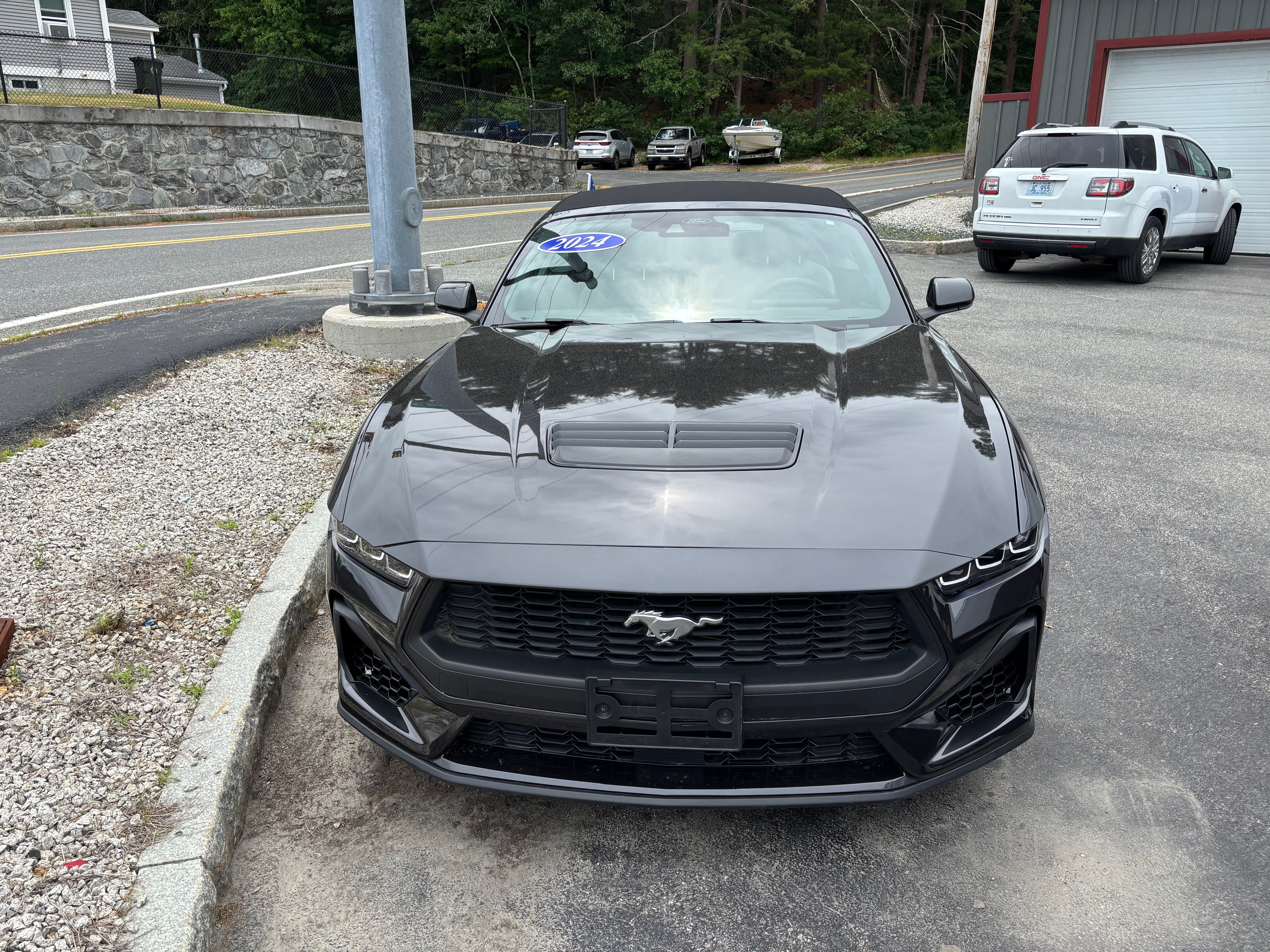 Used 2024 Ford Mustang Convertible RWD image 3