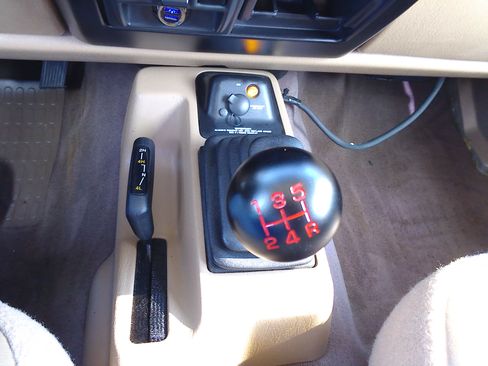 Used 2000 Jeep Wrangler SE image 17