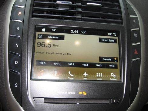 Used 2017 Lincoln MKC Select image 11