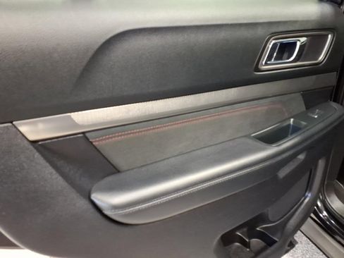 Used 2019 Ford Explorer XLT image 21