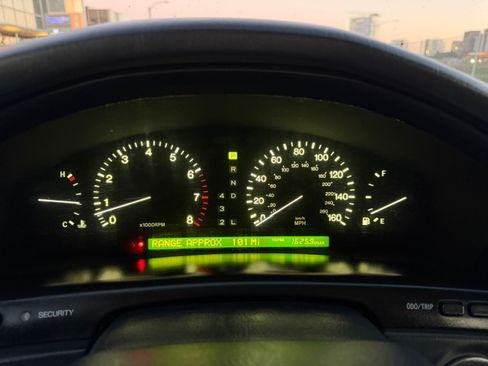 Used 2000 Lexus LS 400 image 9