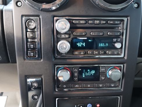 Used 2005 HUMMER H2 Adventure image 26