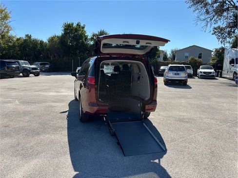 Used 2023 Chrysler Voyager LX image 16