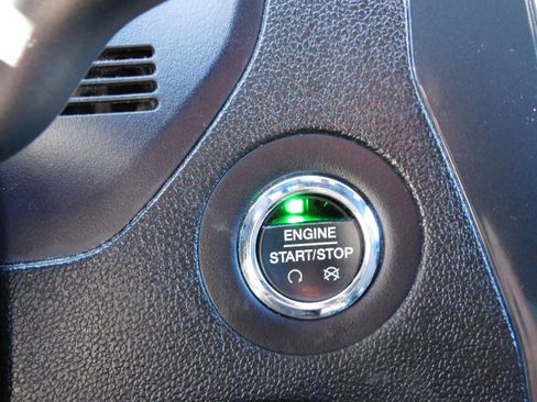 Used 2017 Ford Explorer XLT image 17