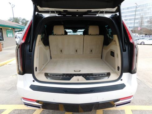 Used 2021 Cadillac Escalade ESV Premium Luxury image 7