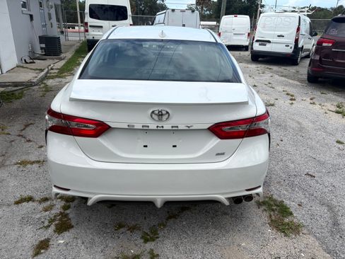 Used 2020 Toyota Camry SE Sedan 4D FWD image 4