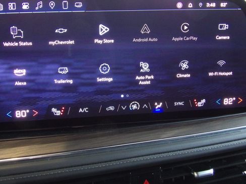 Used 2025 Chevrolet Suburban Z71 image 5