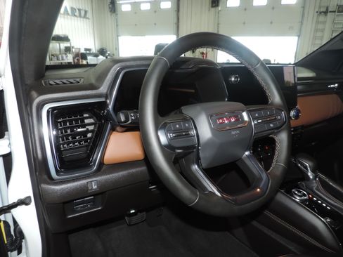 Used 2024 GMC Canyon AT4 image 35