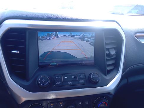 Used 2017 GMC Acadia SLE FWD image 17