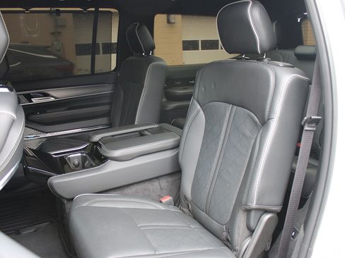 Used 2023 Jeep Grand Wagoneer 4WD Series II image 16