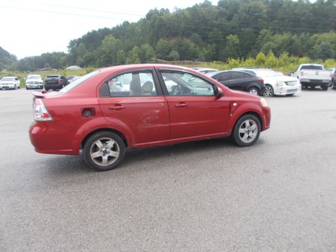 Used 2007 Chevrolet Aveo LT Sedan FWD image 4
