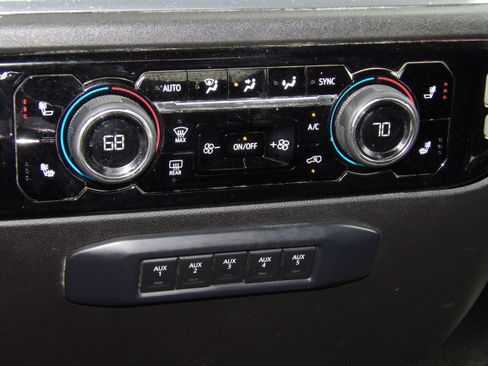 Used 2024 Chevrolet Silverado 2500 LT image 9