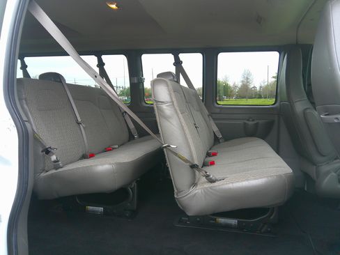 Used 2017 Chevrolet Express 3500 LT Extended Passenger RWD image 8