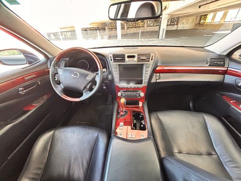 Used 2010 Lexus LS 460 Luxury image 12