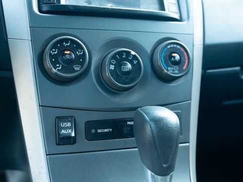 Used 2013 Toyota Corolla LE image 15