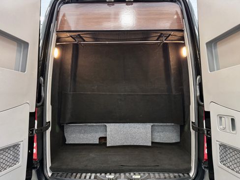 Used 2015 Mercedes-Benz Sprinter 4500 image 30