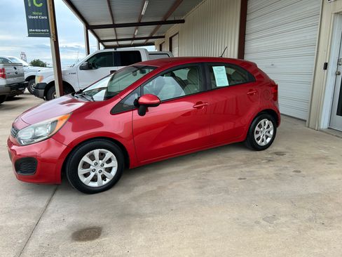 Used 2012 Kia Rio LX Hatchback FWD image 4