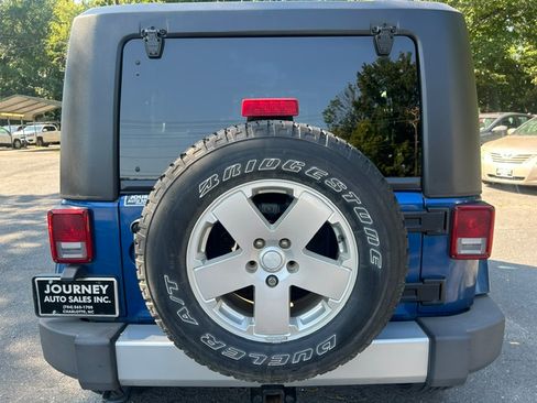 Used 2010 Jeep Wrangler 4WD Unlimited Sahara image 4