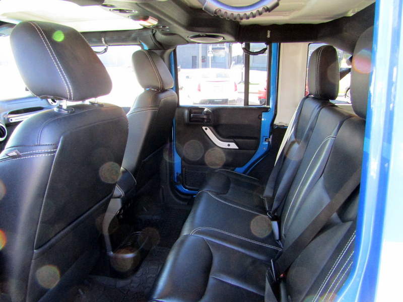 Used 2014 Jeep Wrangler 4WD Unlimited Polar Edition image 22