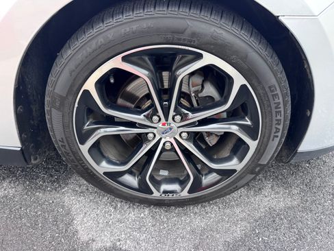 Used 2013 Ford Taurus SHO image 13